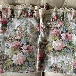 2 Waverly Floral Lace Ruffle Pillow Cases Cottage Core Fieldcrest Cotton 1980’s